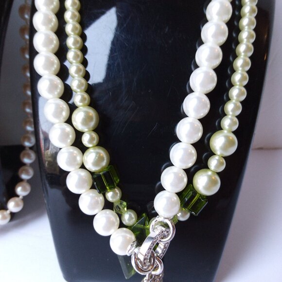 Lot 13 Vintage Faux Pearl Necklaces, Some signed, Gold Plated, Filled - Picture 4 of 11